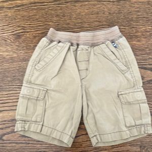 Splendid boys cargo shorts. Hundred percent cotton.